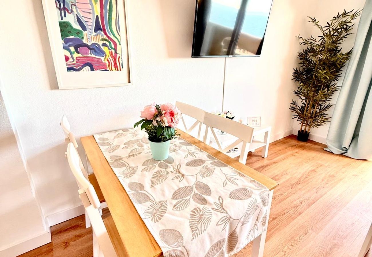 Apartment in Benalmádena - Charming Apartment with Sea and Garden View