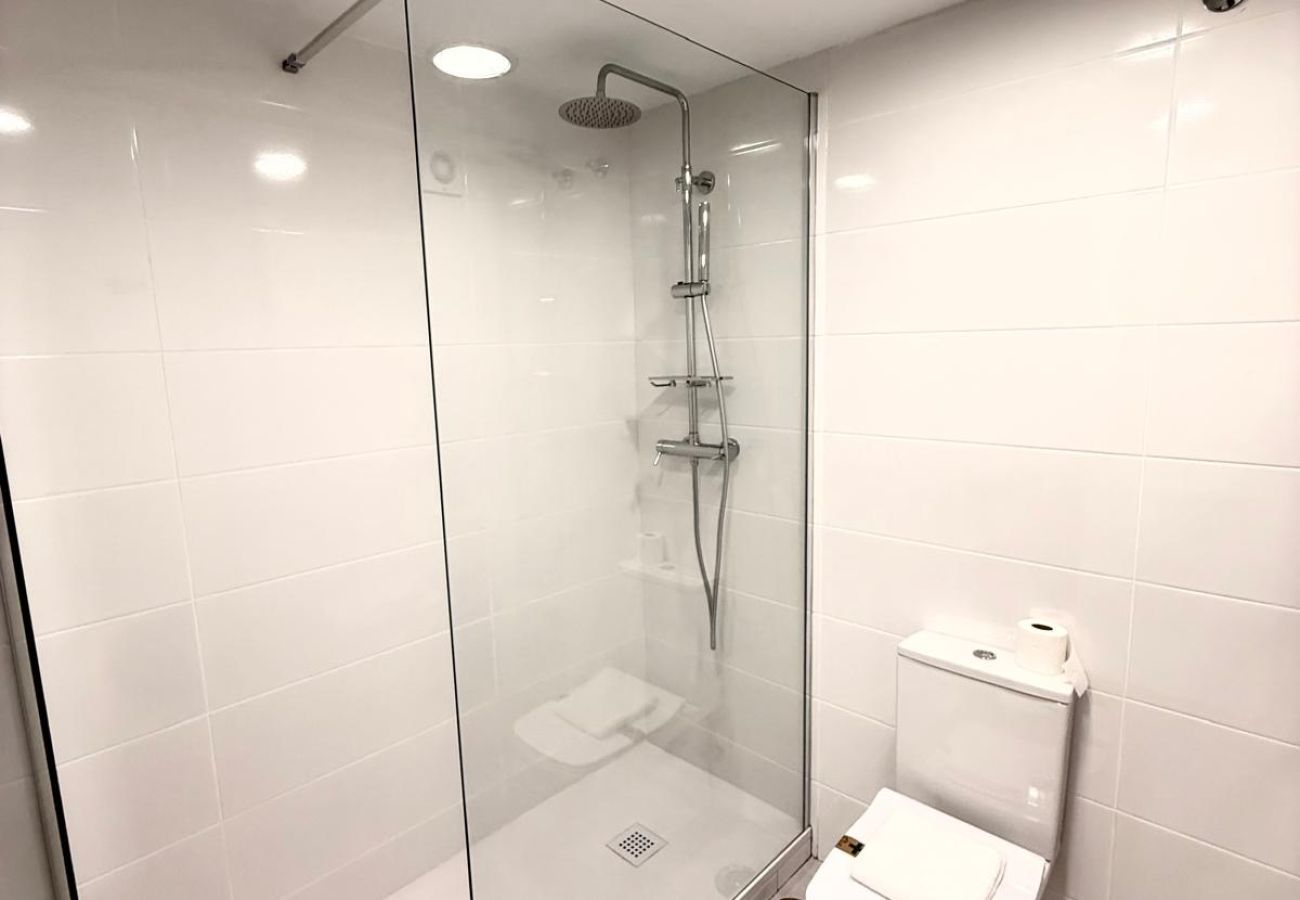 Apartment in Benalmádena - Charming Apartment with Sea and Garden View