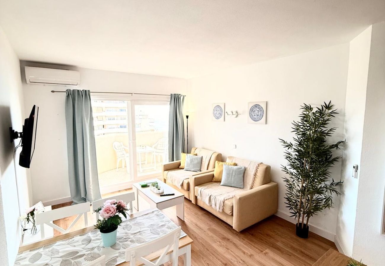 Apartment in Benalmádena - Charming Apartment with Sea and Garden View