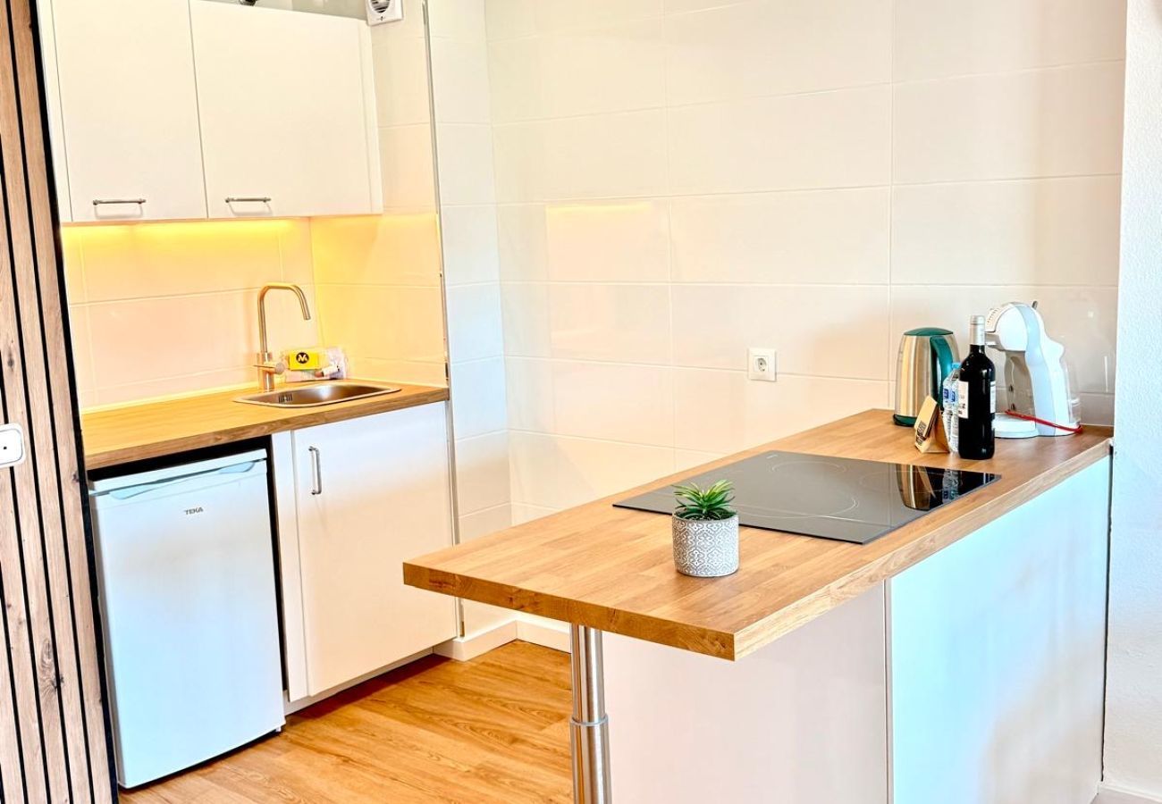 Apartment in Benalmádena - Charming Apartment with Sea and Garden View