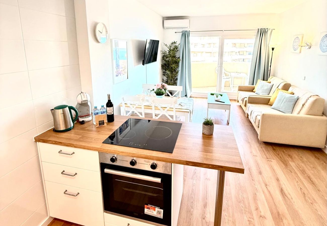 Apartment in Benalmádena - Charming Apartment with Sea and Garden View