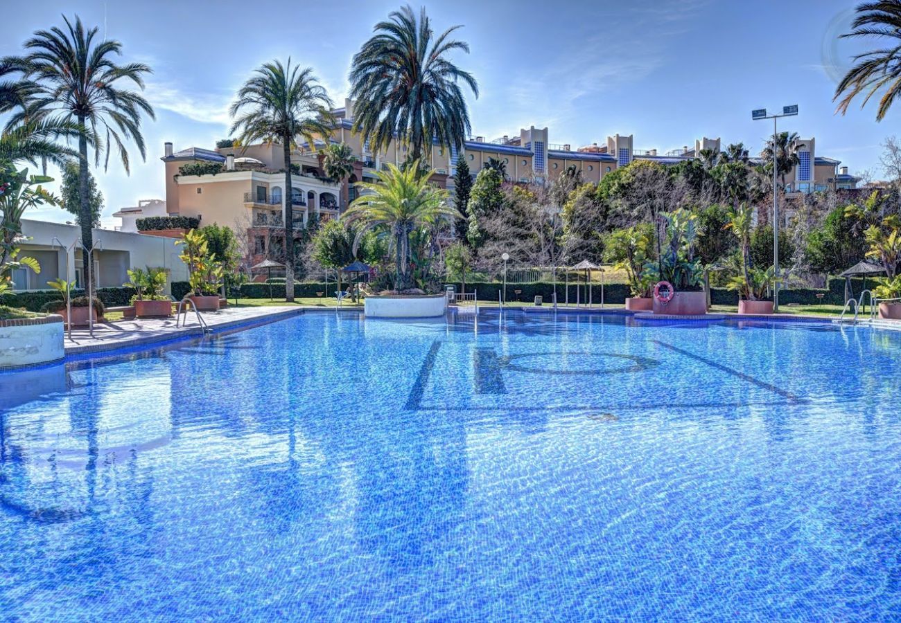 Apartment in Benalmádena - Pool View Apartment in Benalbeach