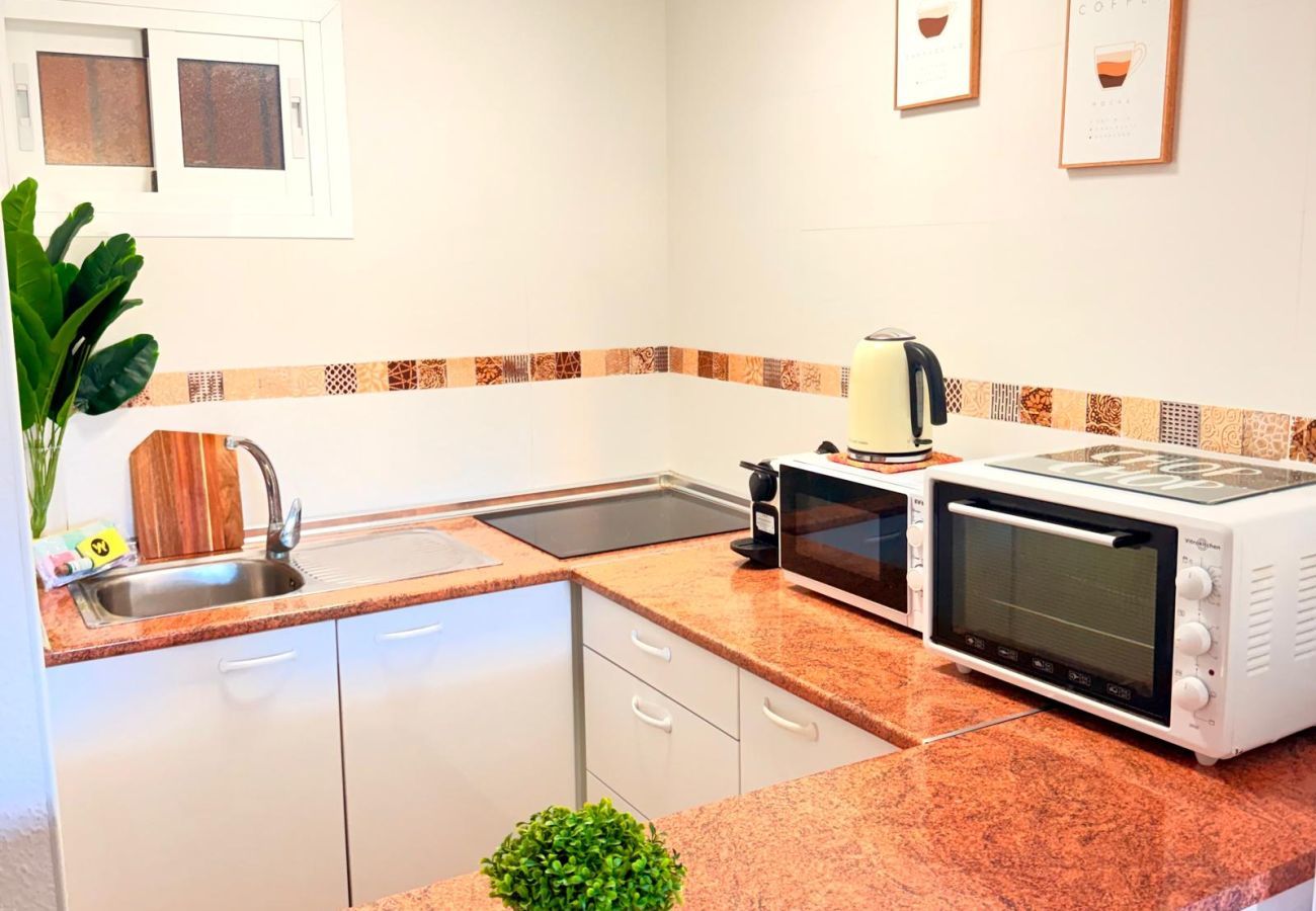 Apartment in Arroyo de la Miel - Charming apartment in Minerva Building, just a short walk from the beach in Arroyo de la Miel