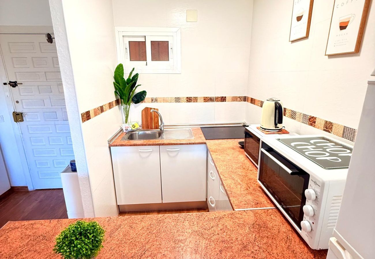 Apartment in Arroyo de la Miel - Charming apartment in Minerva Building, just a short walk from the beach in Arroyo de la Miel