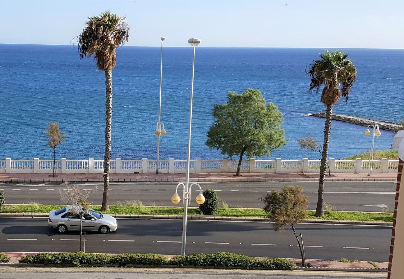 Apartment in Benalmádena - Large Apartment with Sea Views & Terrace