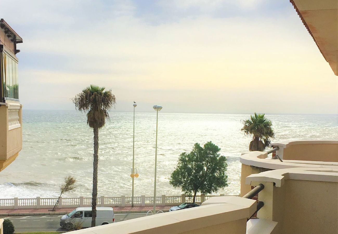 Apartment in Benalmádena - Large Apartment with Sea Views & Terrace