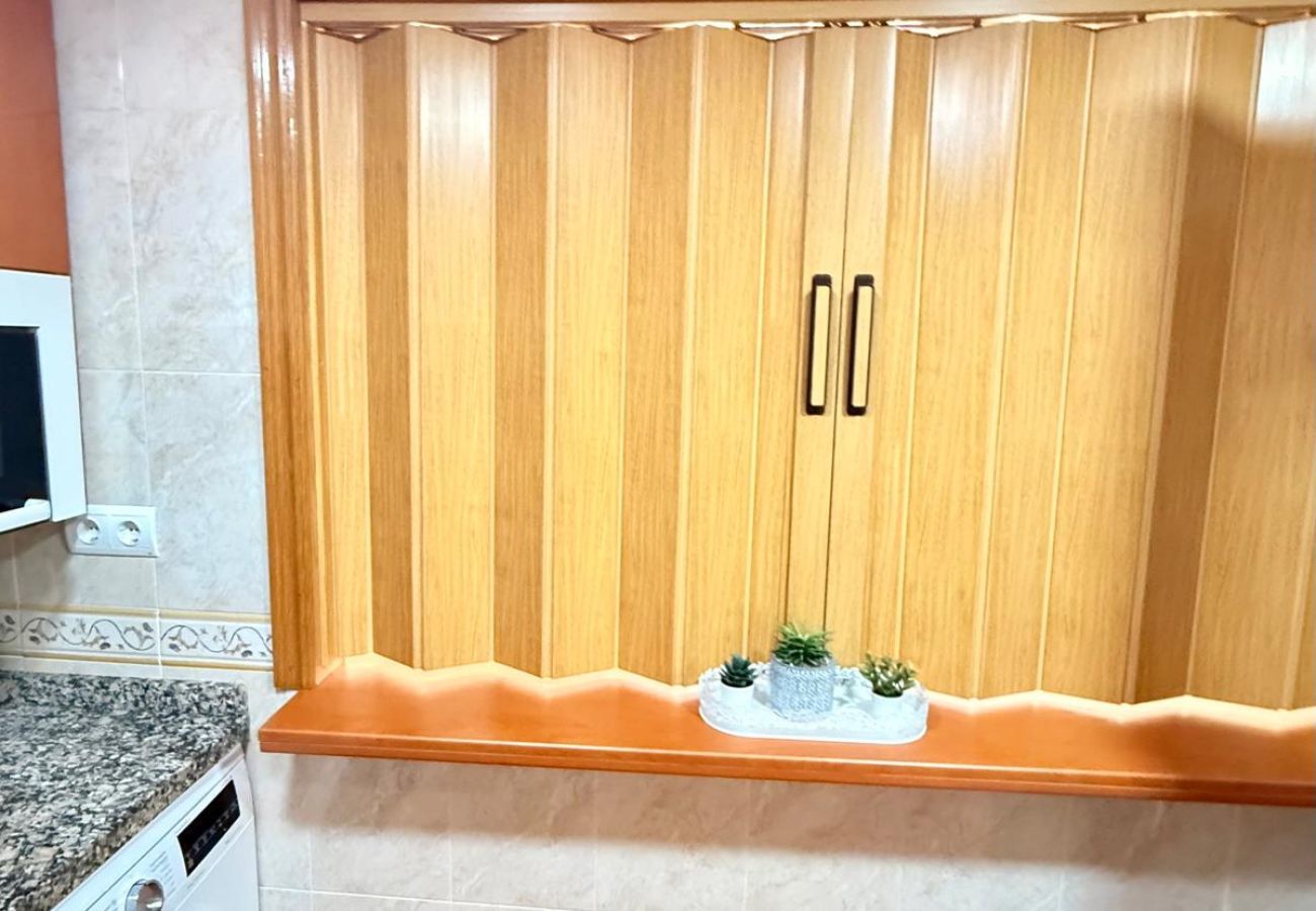 Apartment in Benalmádena - Large Apartment with Sea Views & Terrace