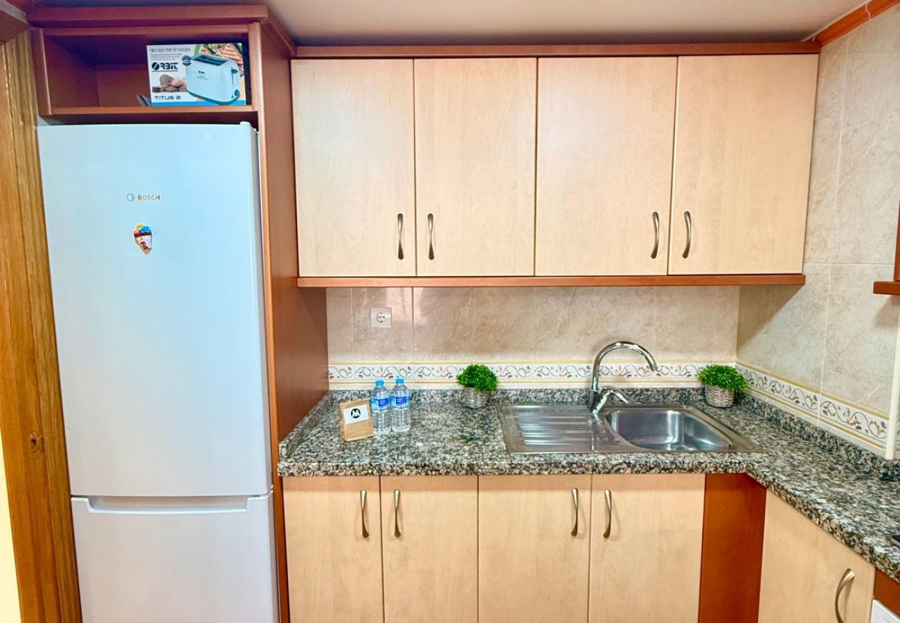 Apartment in Benalmádena - Large Apartment with Sea Views & Terrace