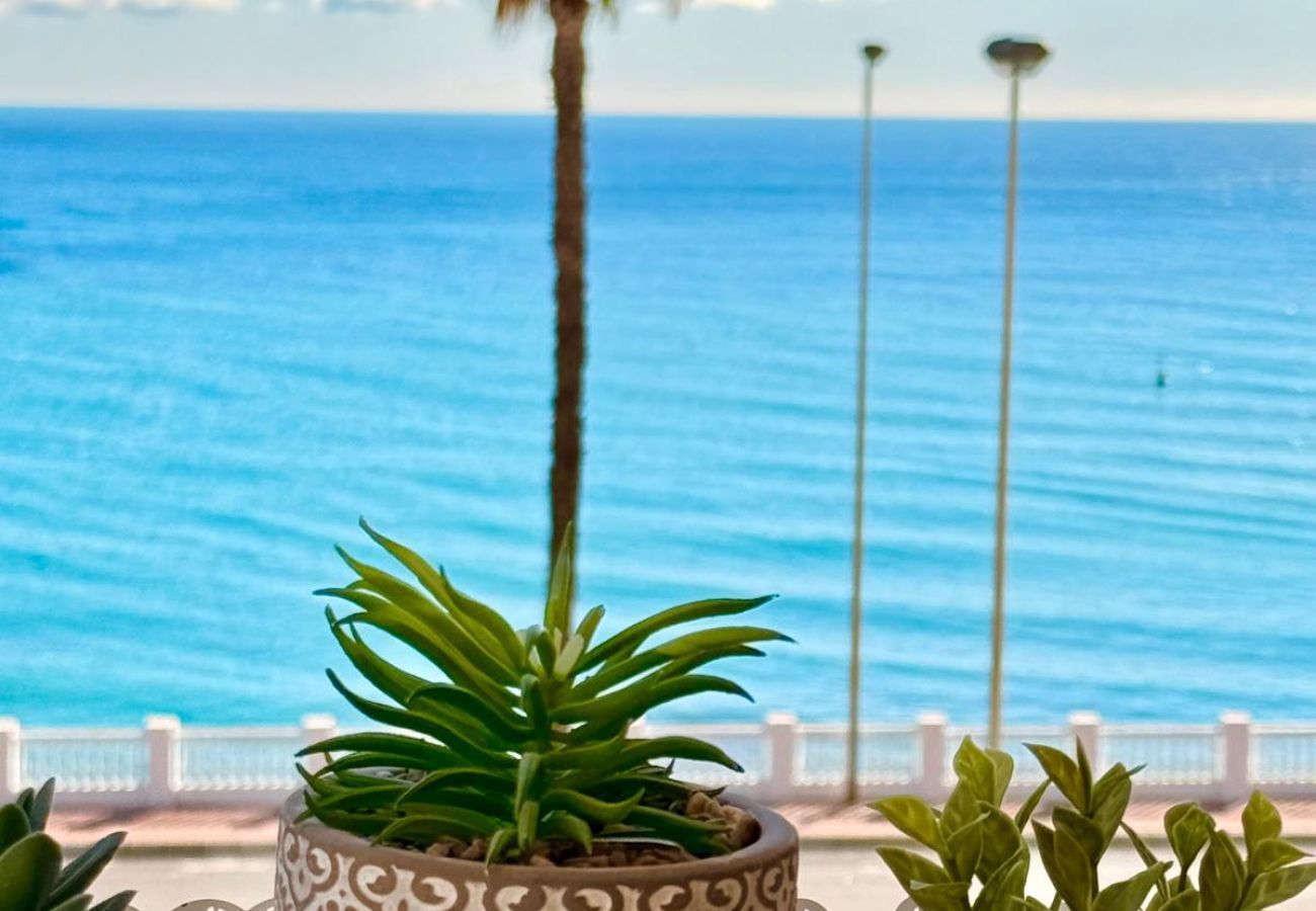 Apartment in Benalmádena - Large Apartment with Sea Views & Terrace