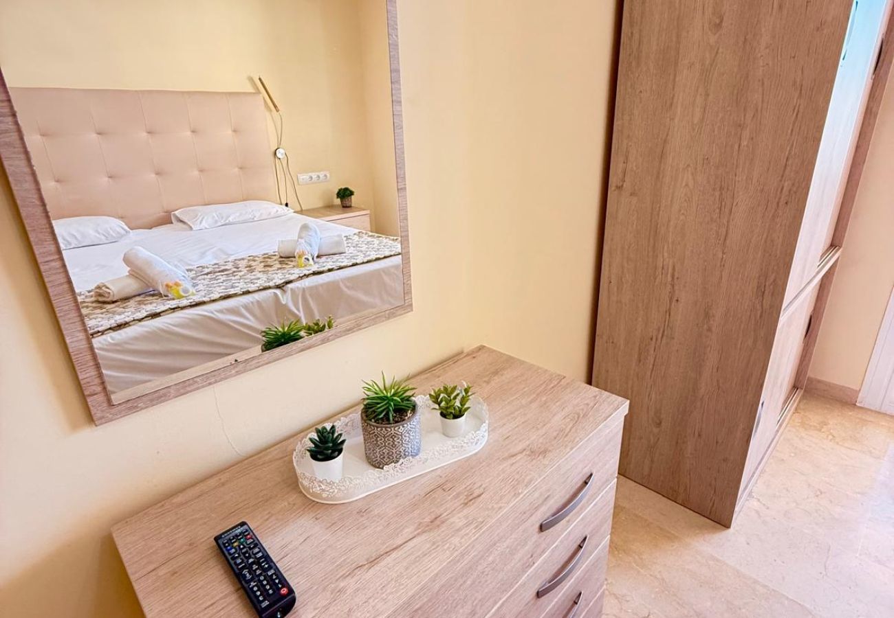 Apartment in Benalmádena - Large Apartment with Sea Views & Terrace