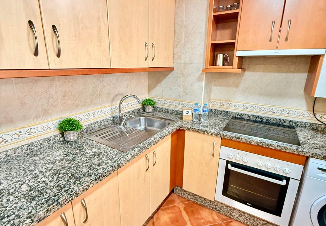 Apartment in Benalmádena - Large Apartment with Sea Views & Terrace