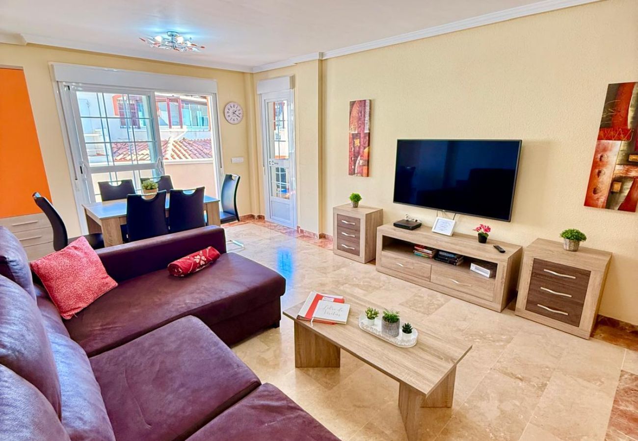 Apartment in Benalmádena - Large Apartment with Sea Views & Terrace