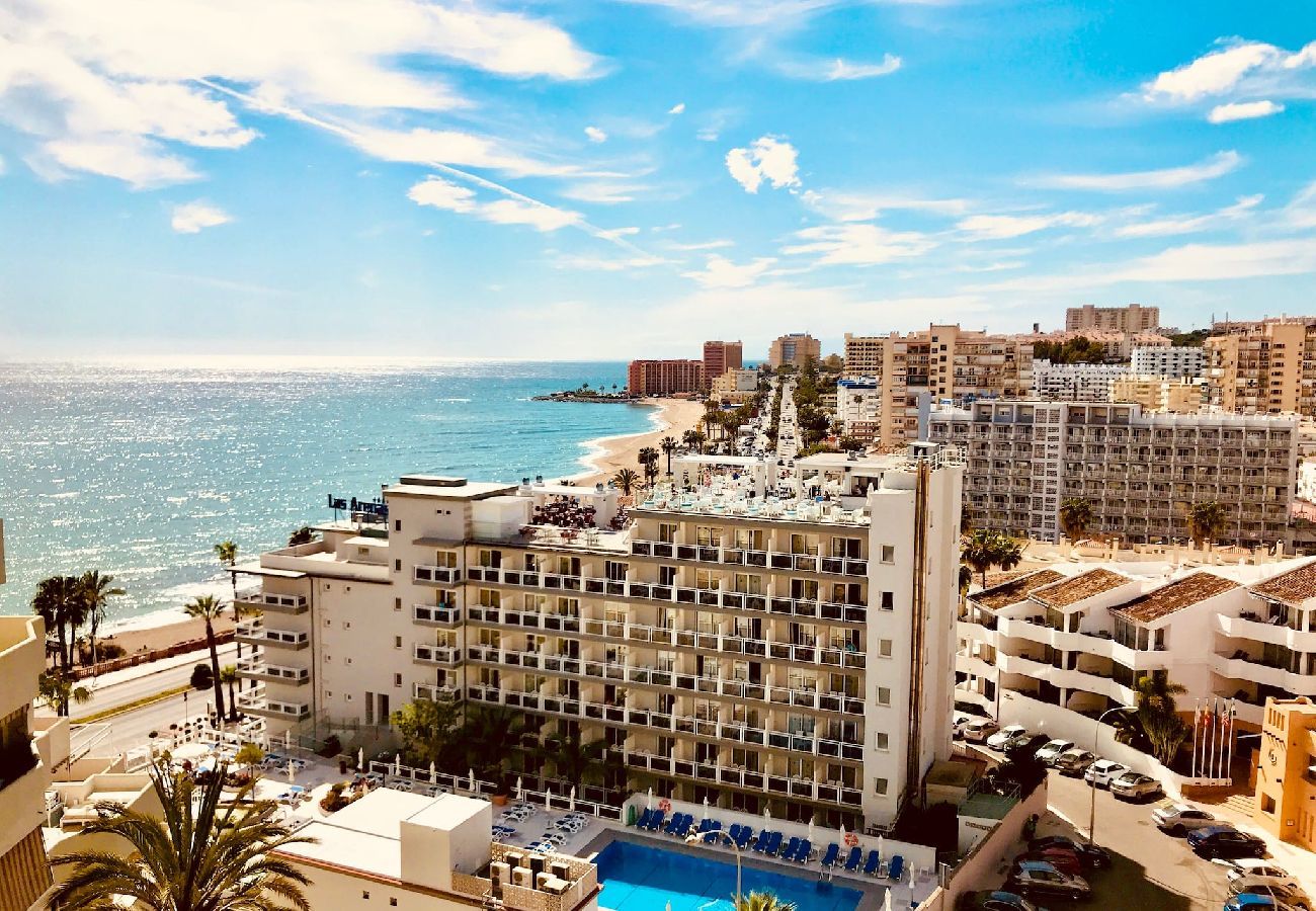 Apartment in Benalmádena - Deluxe Apartment Sea View & Large Terrace