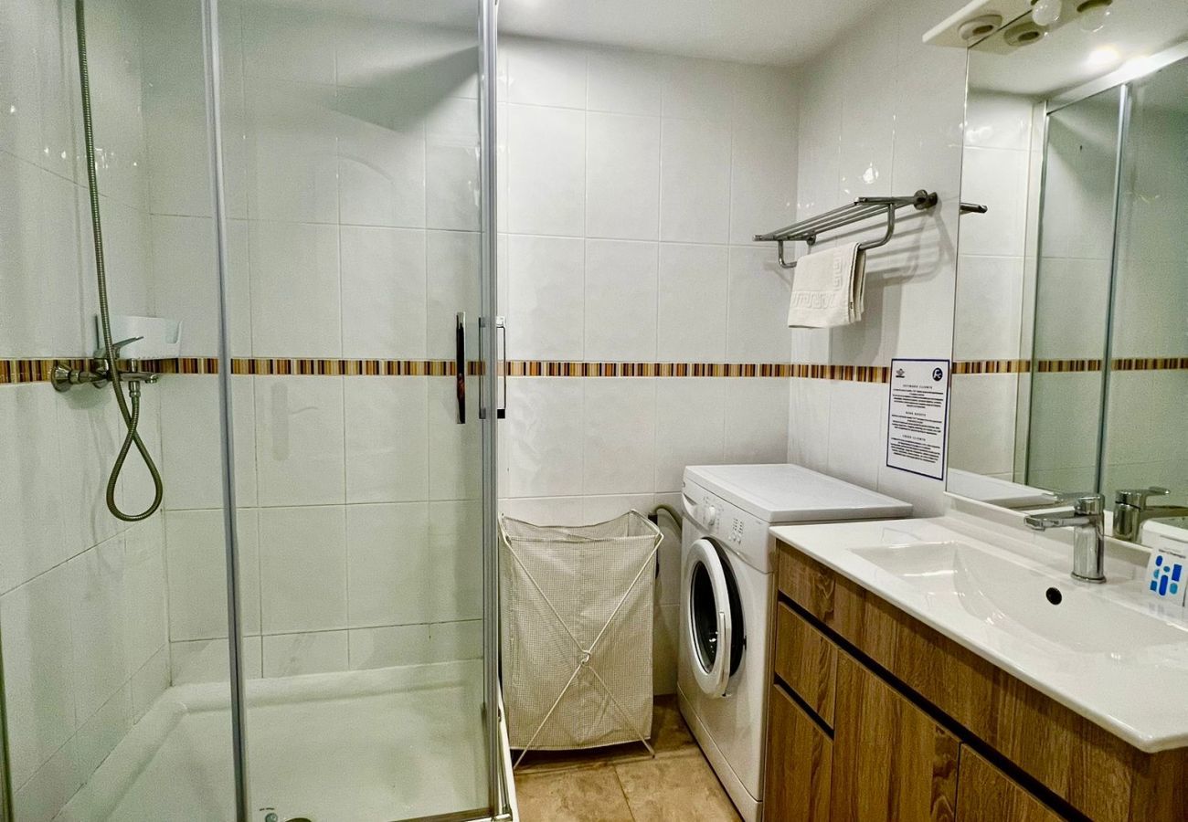 Apartment in Benalmádena - Lovely Sea and Garden View Apartment Benalbeach