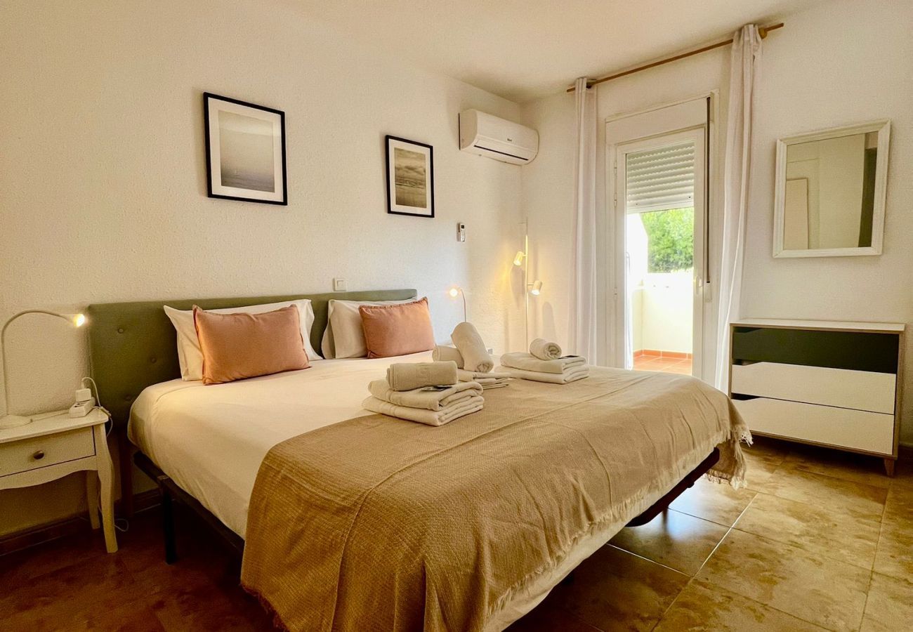 Apartment in Benalmádena - Lovely Sea and Garden View Apartment Benalbeach