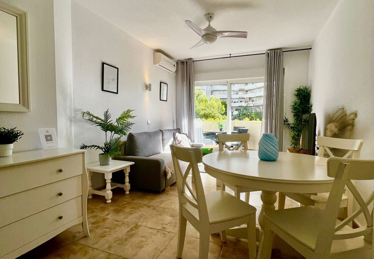 Apartment in Benalmádena - Lovely Sea and Garden View Apartment Benalbeach