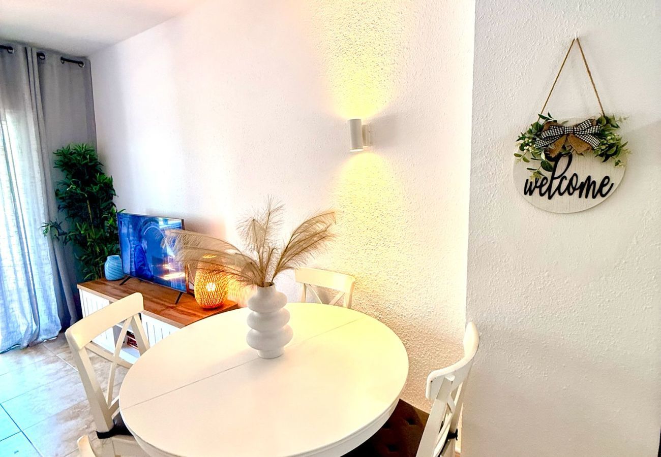 Apartment in Benalmádena - Lovely Sea and Garden View Apartment Benalbeach