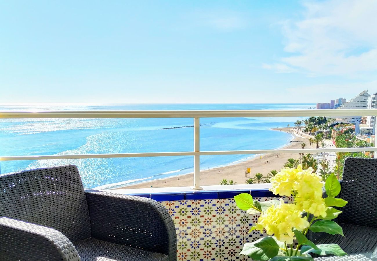 Apartment in Benalmádena - Deluxe penthouse with sea views near Puerto Marina