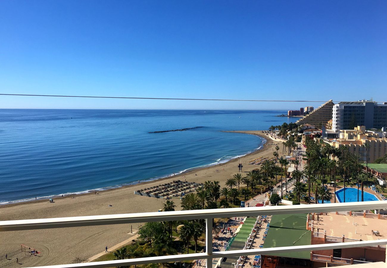 Apartment in Benalmádena - Deluxe penthouse with sea views near Puerto Marina