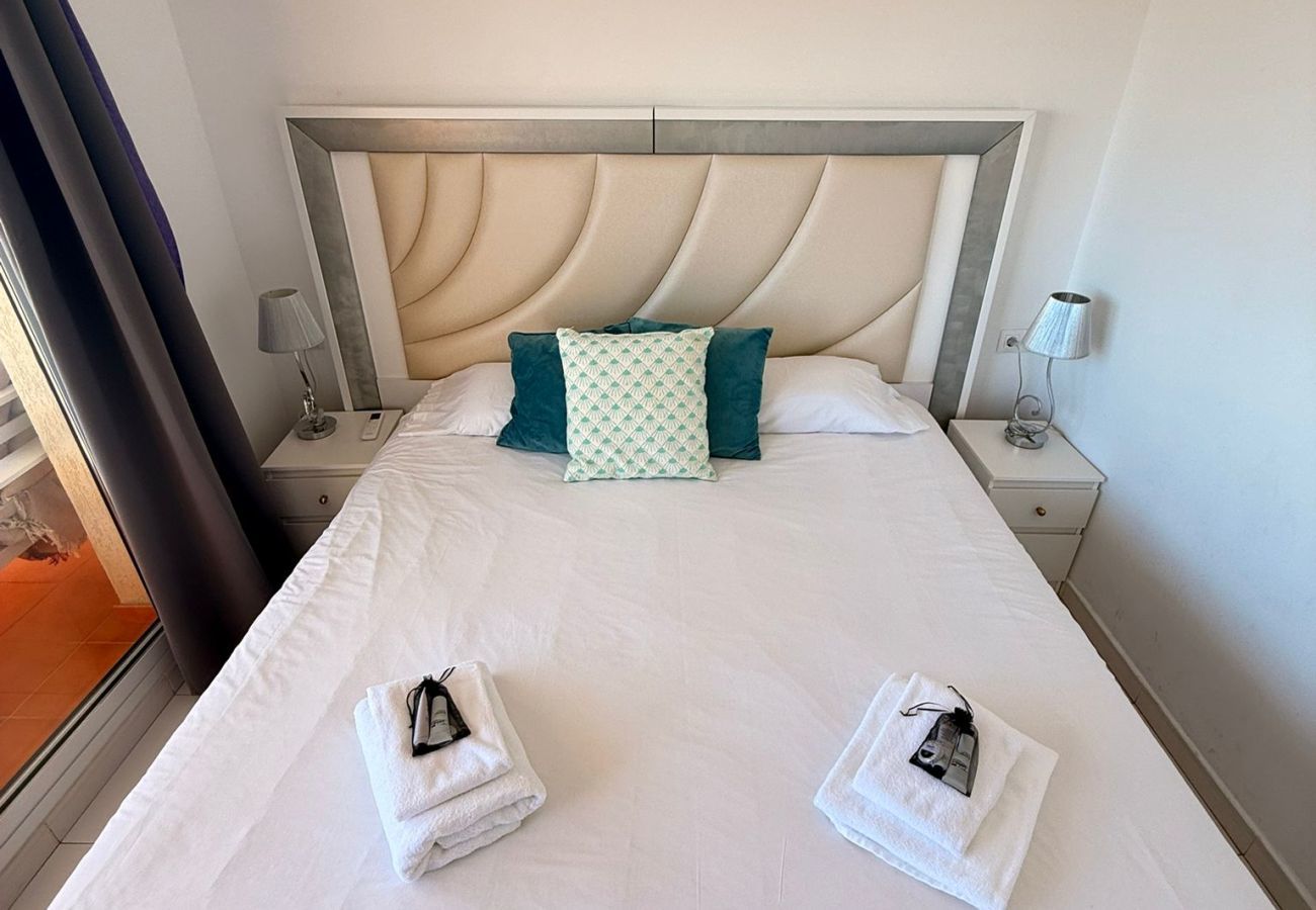 Apartment in Benalmádena - Large Deluxe Front Sea View Apartment Benalbeach