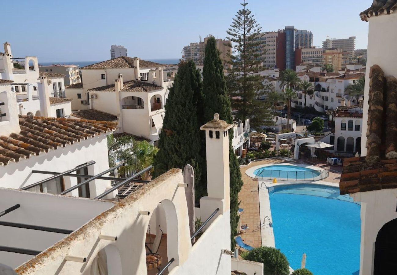 Apartment in Benalmádena - Luxury Apartment with Pool and Terrace