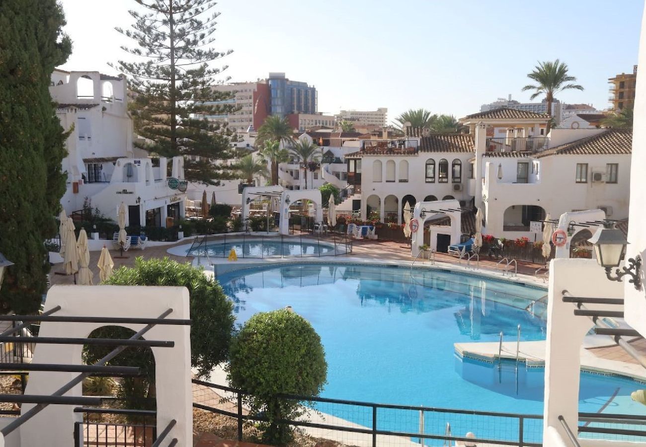 Apartment in Benalmádena - Luxury Apartment with Pool and Terrace