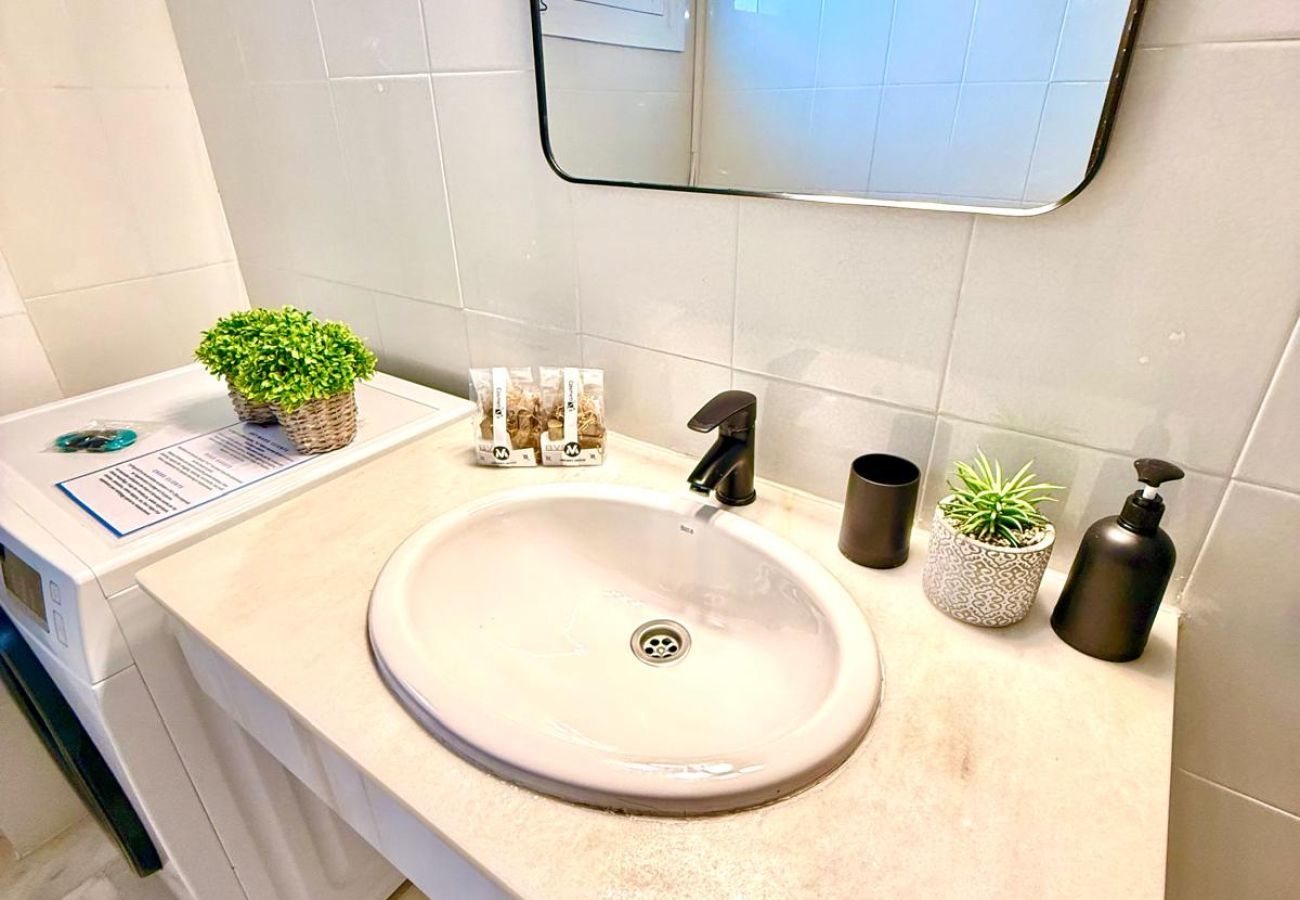 Apartment in Benalmádena - 1 Bedroom Apartment with Large Terrace and BBQ