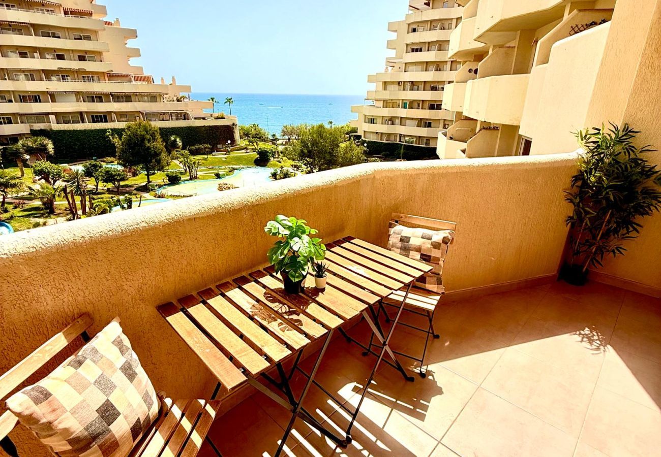 Apartment in Benalmádena - Benalbeach Apartment with & and Garden View 