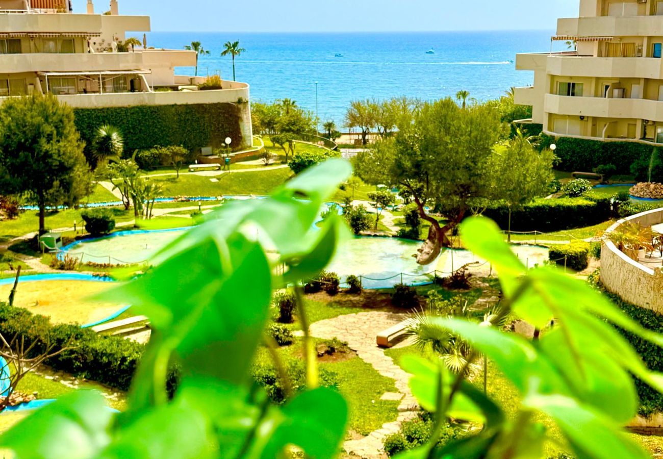 Apartment in Benalmádena - Benalbeach Apartment with & and Garden View 