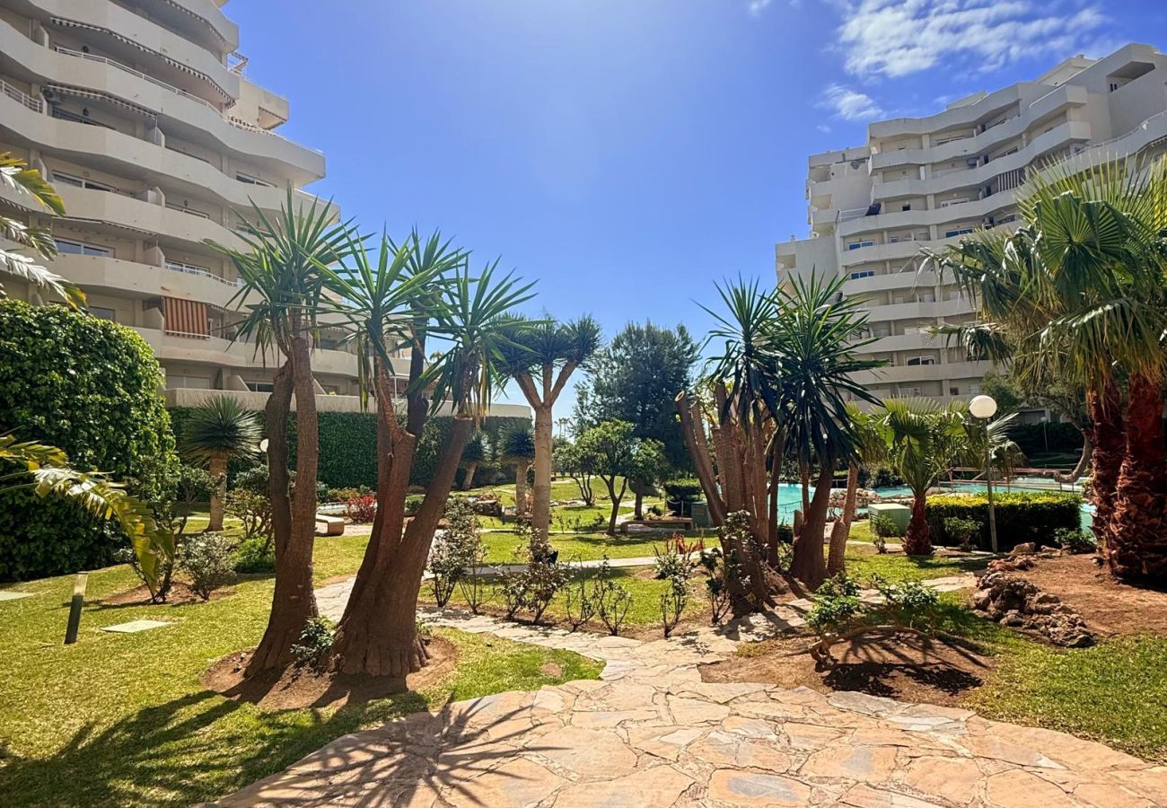 Apartment in Benalmádena - Benalbeach Apartment with & and Garden View 