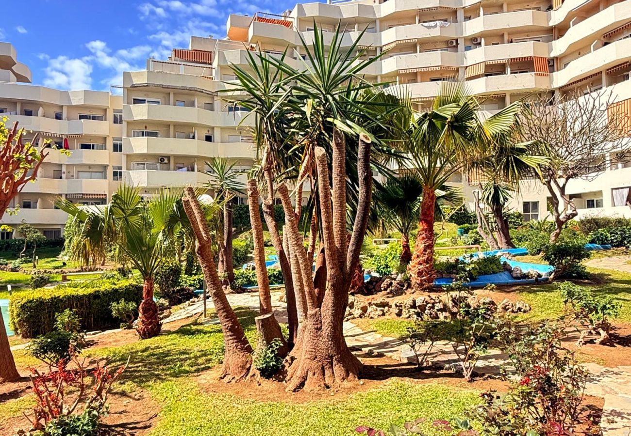 Apartment in Benalmádena - Benalbeach Apartment with & and Garden View 