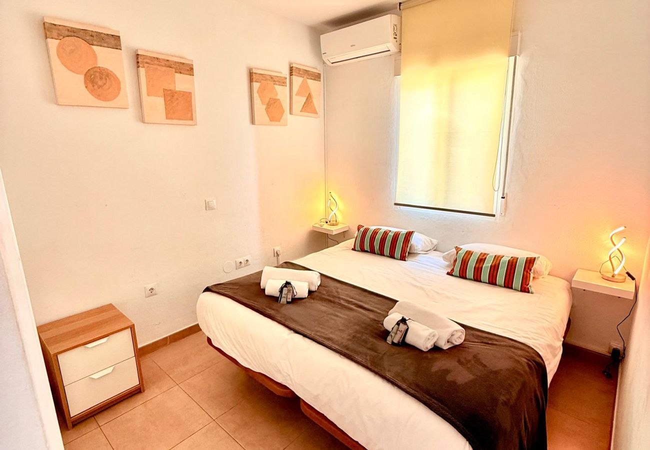 Apartment in Benalmádena - Benalbeach Apartment with & and Garden View 