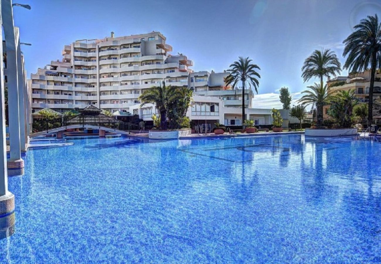 Apartment in Benalmádena - Deluxe Large Apartment with Sea Views Benalbeach