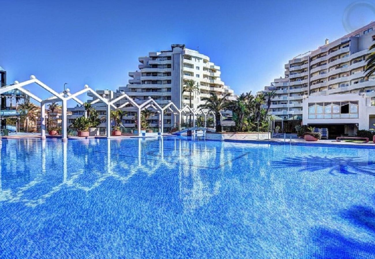 Apartment in Benalmádena - Deluxe Large Apartment with Sea Views Benalbeach