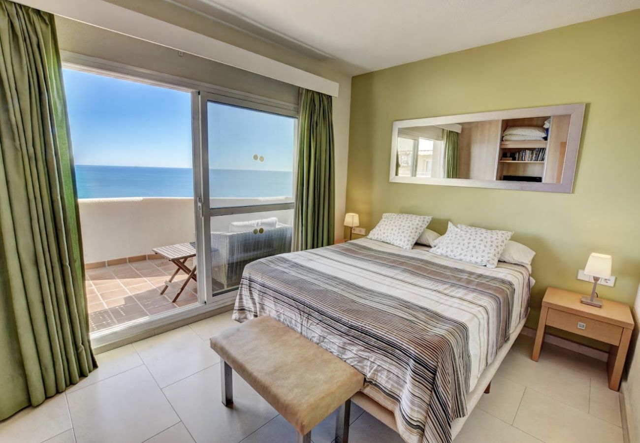 Apartment in Benalmádena - Deluxe Large Apartment with Sea Views Benalbeach