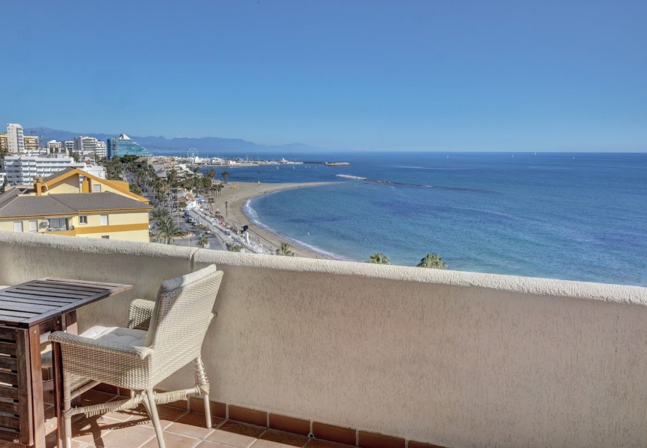 Apartment in Benalmádena - Deluxe Large Apartment with Sea Views Benalbeach