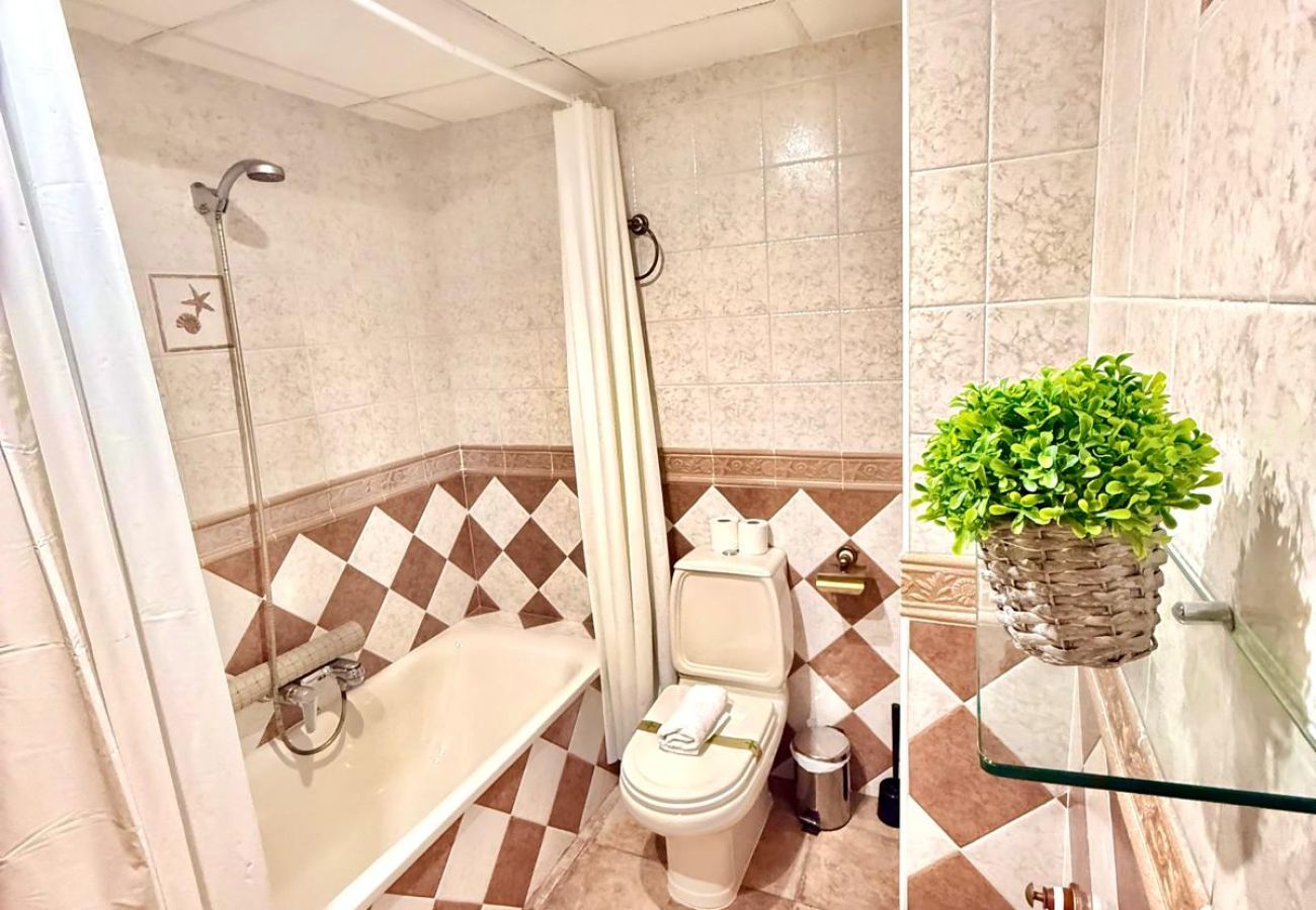 Apartment in Benalmádena - 2 Bedroom Apartment in Puerto Marina