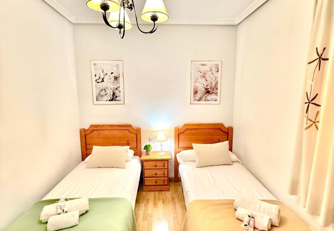 Apartment in Benalmádena - 2 Bedroom Apartment in Puerto Marina