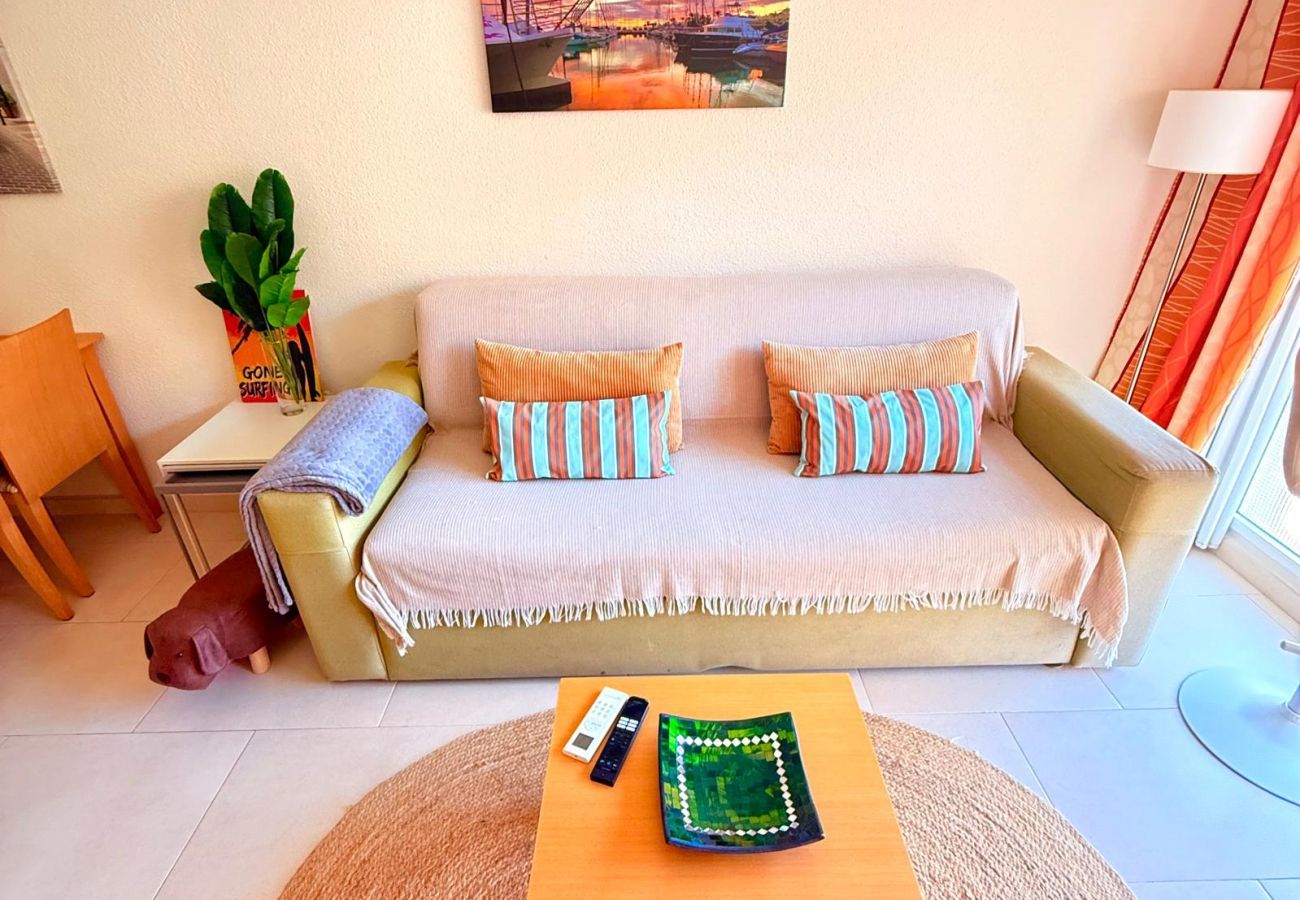 Apartment in Benalmádena - Charming Apartment in Benalbeach