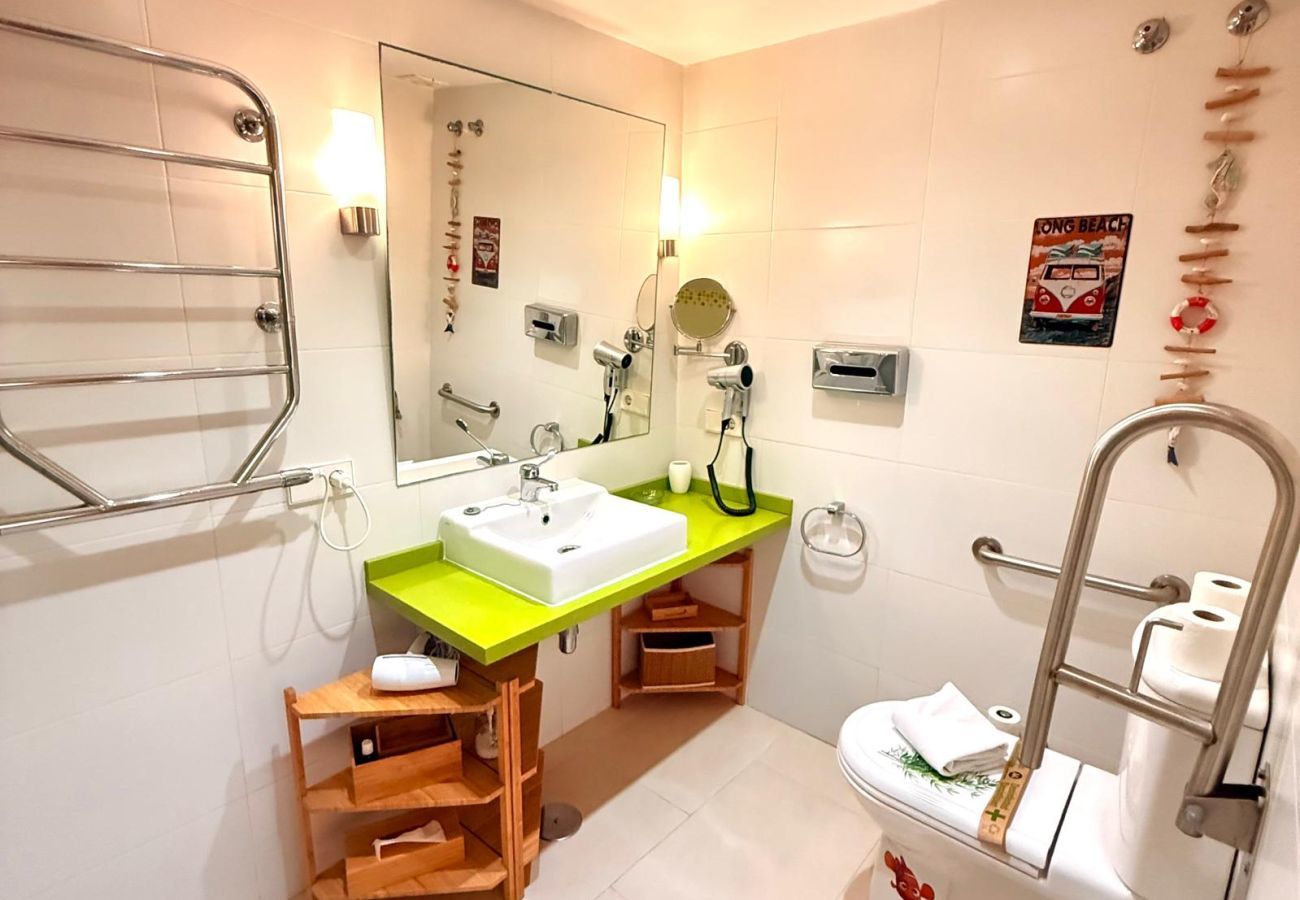 Apartment in Benalmádena - Charming Apartment in Benalbeach
