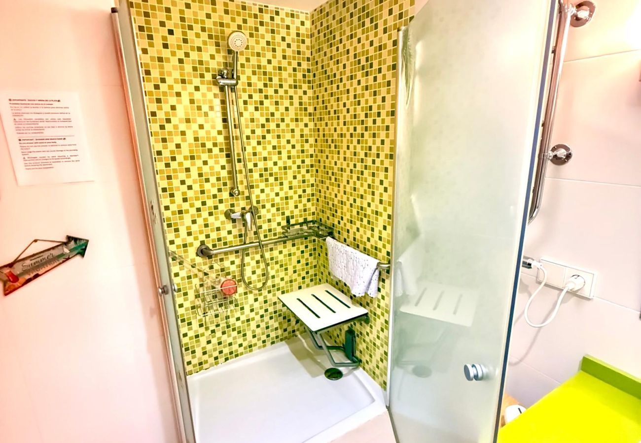Apartment in Benalmádena - Charming Apartment in Benalbeach