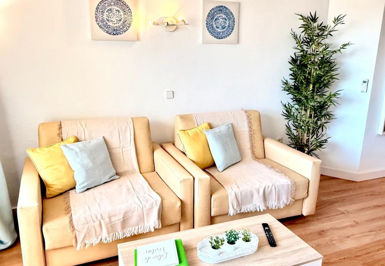 Apartment in Benalmádena - Charming Apartment with Sea and Garden View