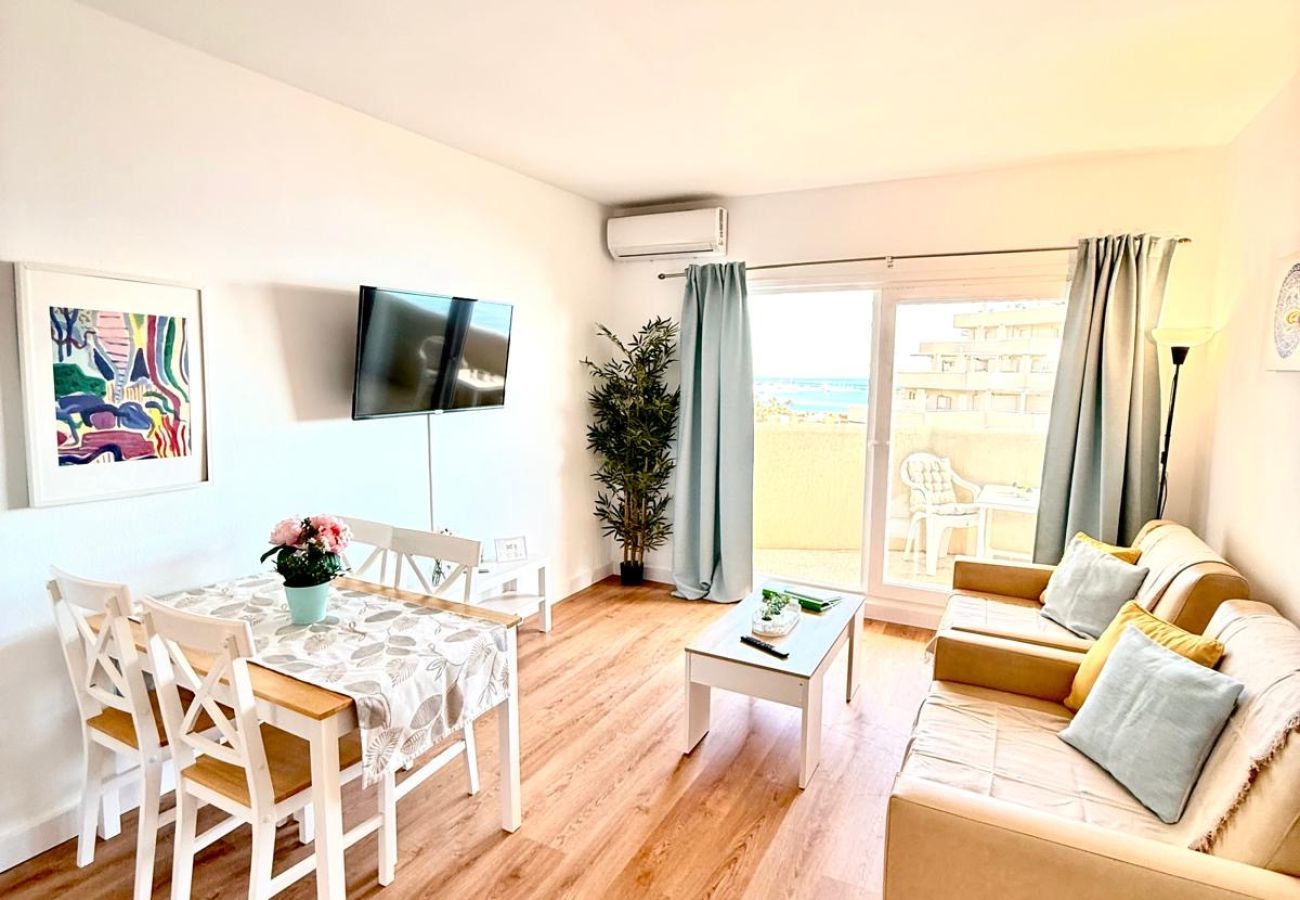 Apartment in Benalmádena - Charming Apartment with Sea and Garden View