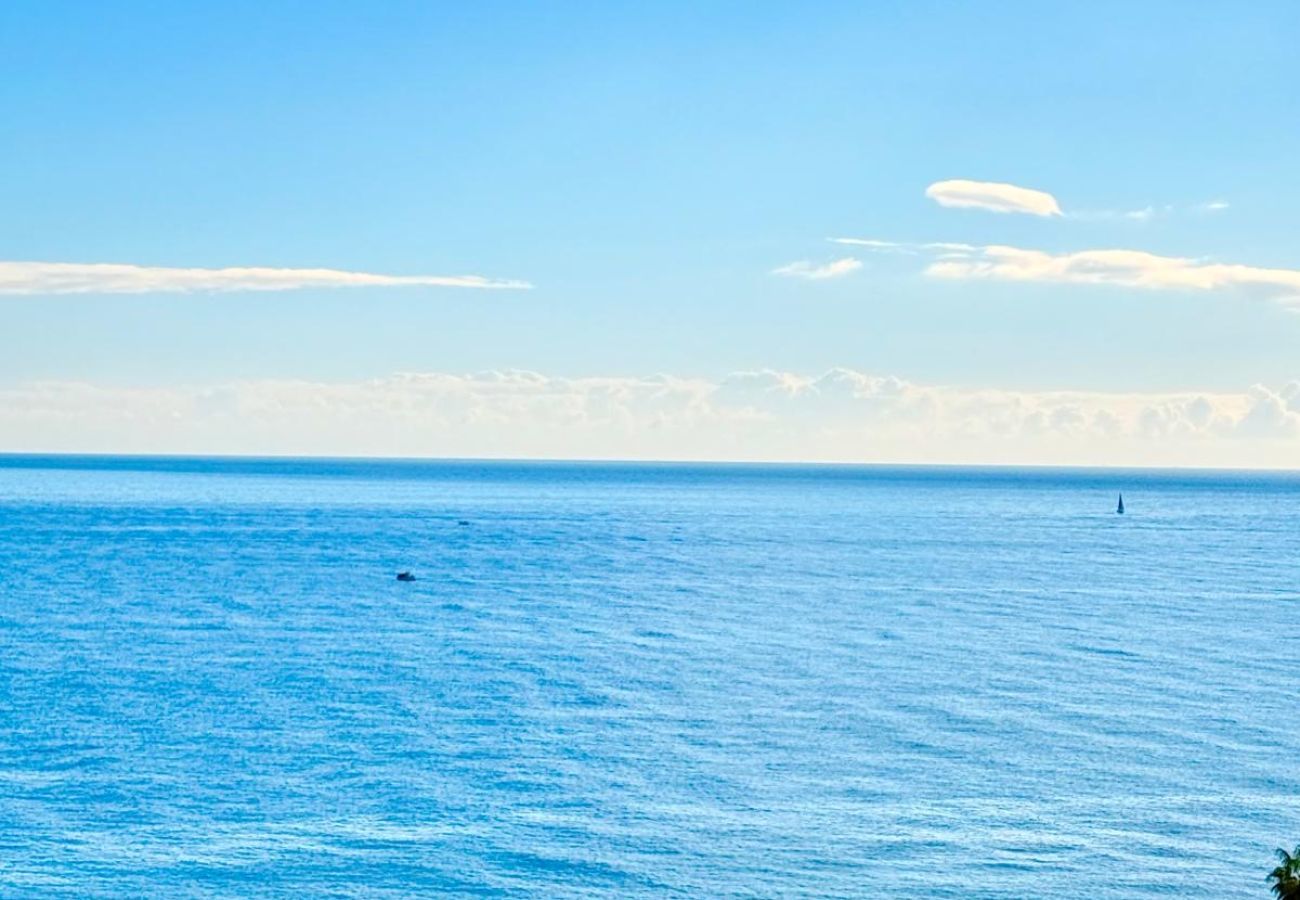 Apartment in Benalmádena - Charming Apartment with Sea and Garden View