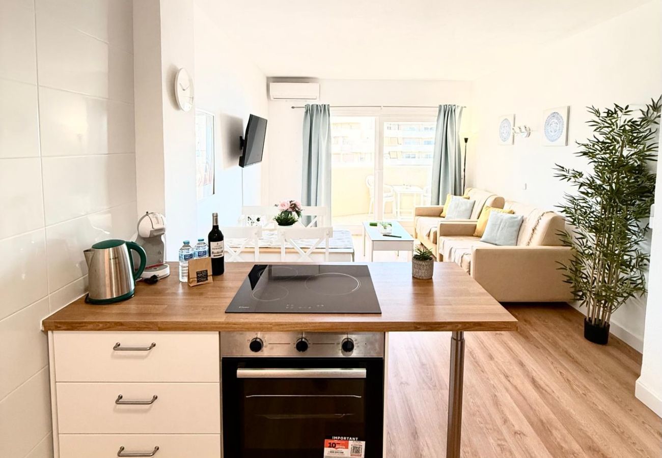 Apartment in Benalmádena - Charming Apartment with Sea and Garden View