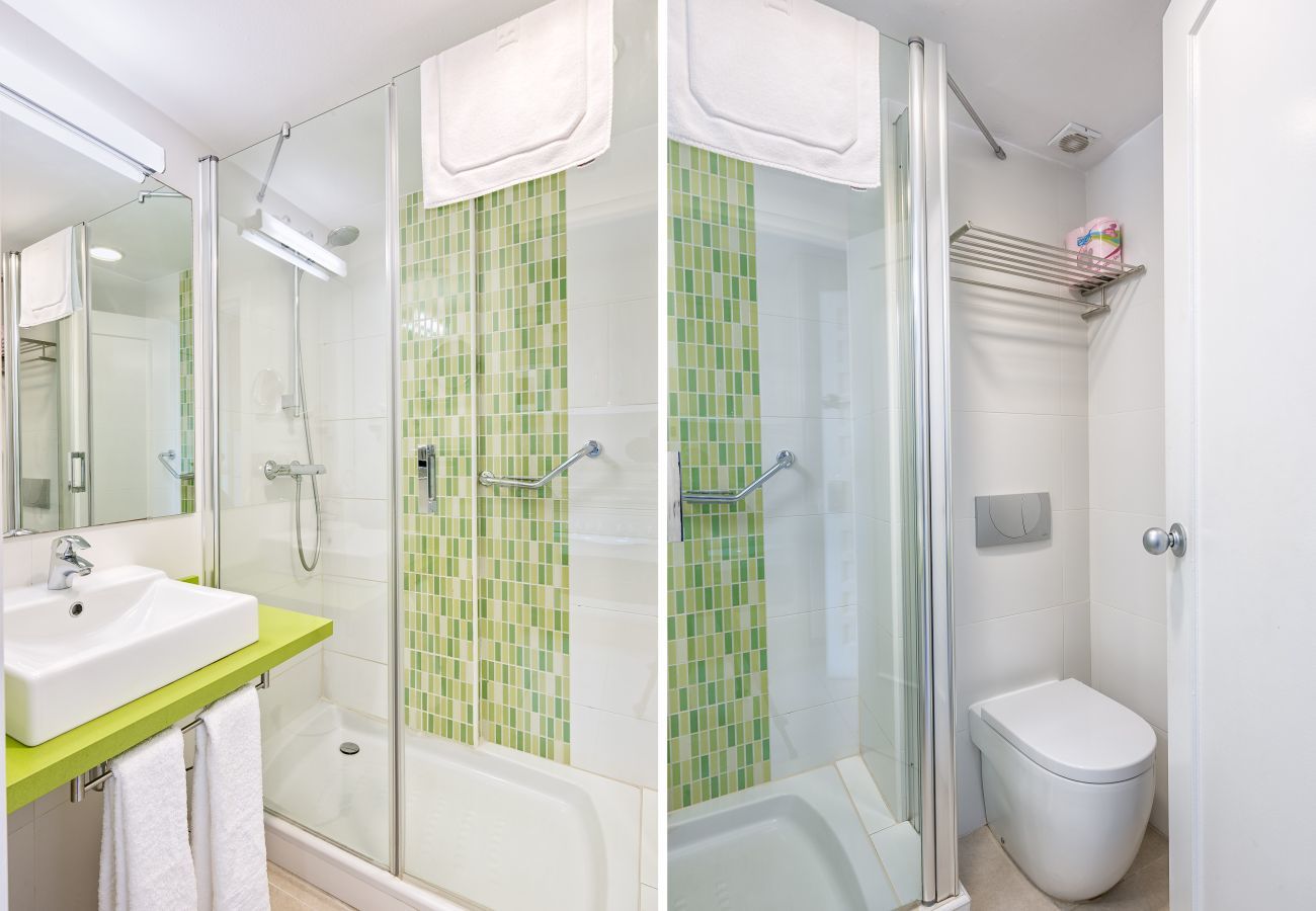 Apartment in Benalmádena - Sea View Studio with Pool in Benalbeach