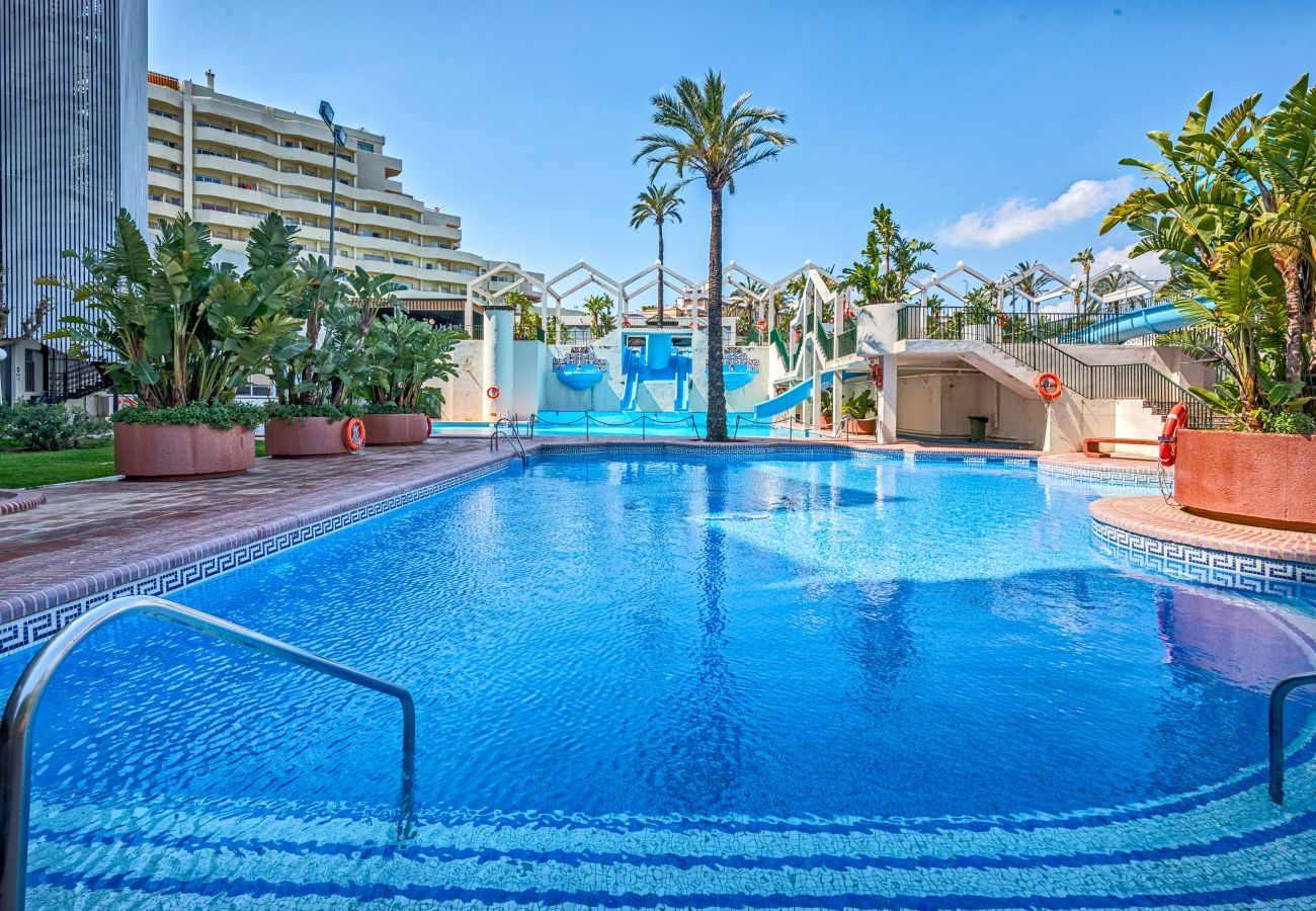 Apartment in Benalmádena - Sea View Studio with Pool in Benalbeach